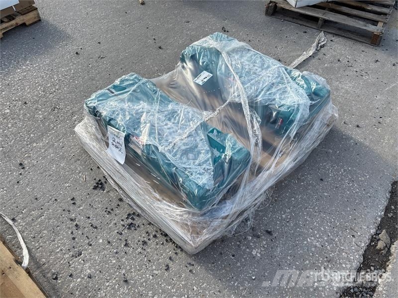 Makita of (2) Makita HM1307CB 35 lb Demolition Breaker Grubber