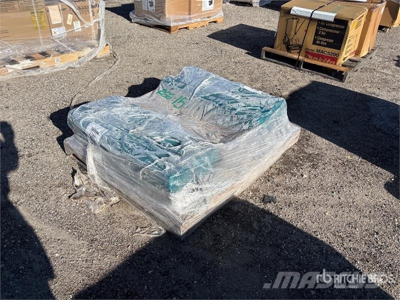 Makita of (2) Pallets of Makita HM1307CB 35 lb Demolition Drugi deli