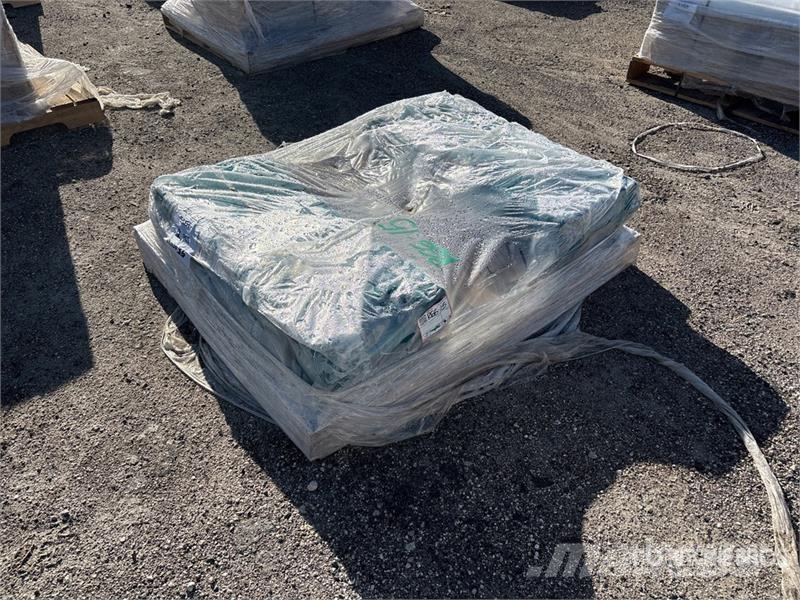 Makita of (2) Pallets of Makita HM1307CB 35 lb Demolition Drugi deli