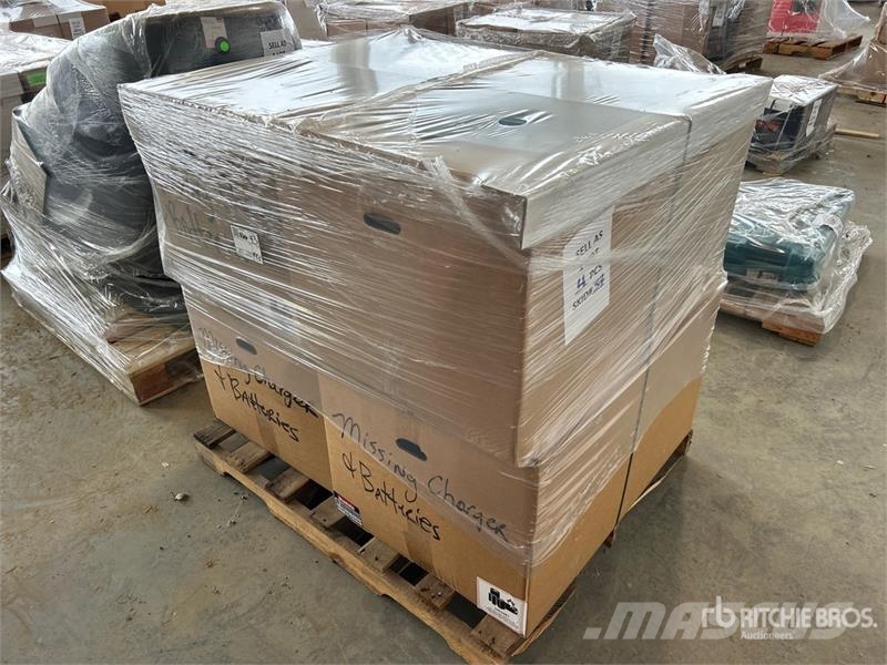 Makita of (4) Makita XML11CT1-B 18 V X 2 LXT Walk-Behind  Rijmaaiers