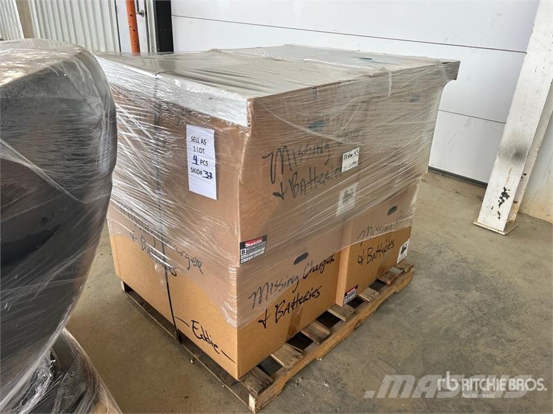 Makita of (4) Makita XML11CT1-B 18 V X 2 LXT Walk-Behind  Rijmaaiers