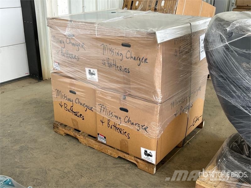 Makita of (4) Makita XML11CT1-B 18 V X 2 LXT Walk-Behind  Rijmaaiers