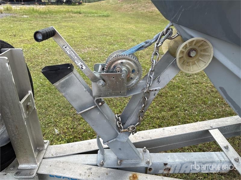 Mako 23 ft Center Console w/ Trailer Other components