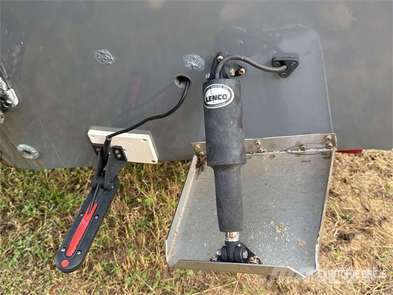 Mako 23 ft Center Console w/ Trailer Other components