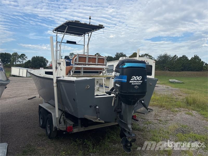Mako 23 ft Center Console w/ Trailer Other components
