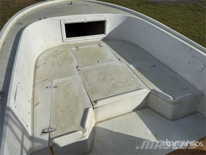 Mako 23 ft Center Console w/ Trailer Other components