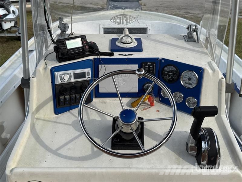 Mako 23 ft Center Console w/ Trailer Other components