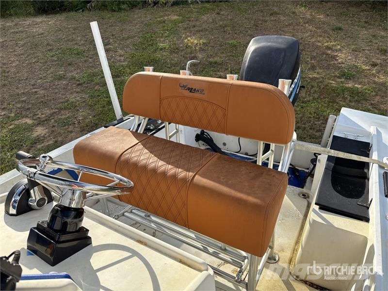 Mako 23 ft Center Console w/ Trailer Other components
