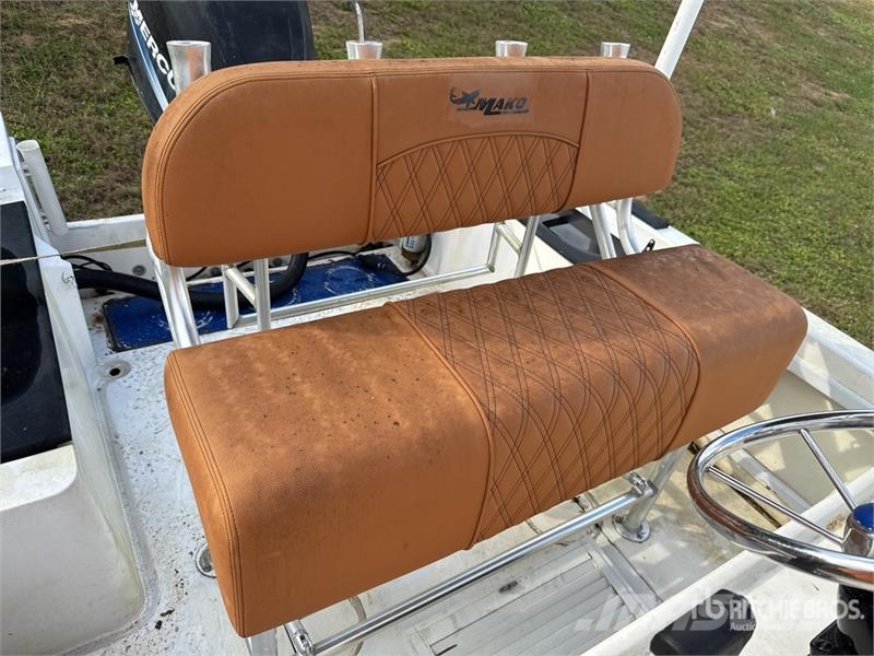 Mako 23 ft Center Console w/ Trailer Other components
