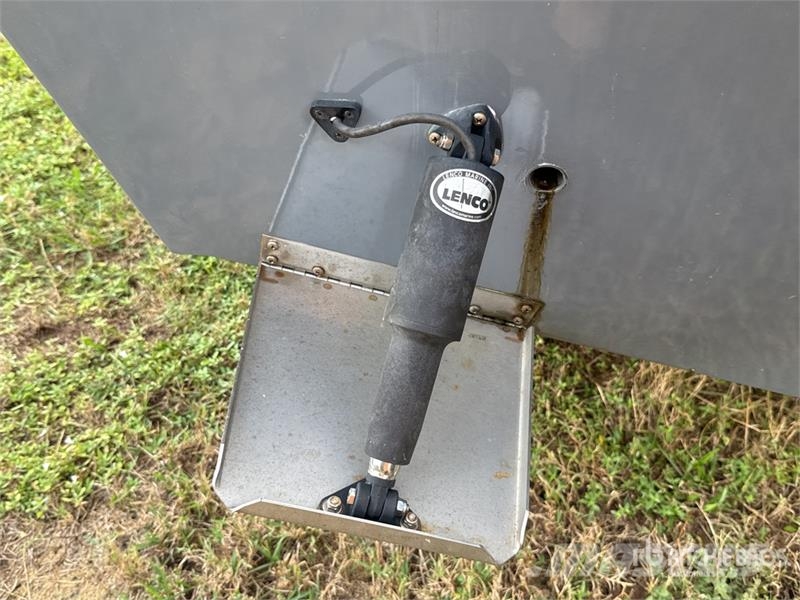 Mako 23 ft Center Console w/ Trailer Other components