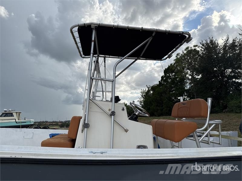 Mako 23 ft Center Console w/ Trailer Other components
