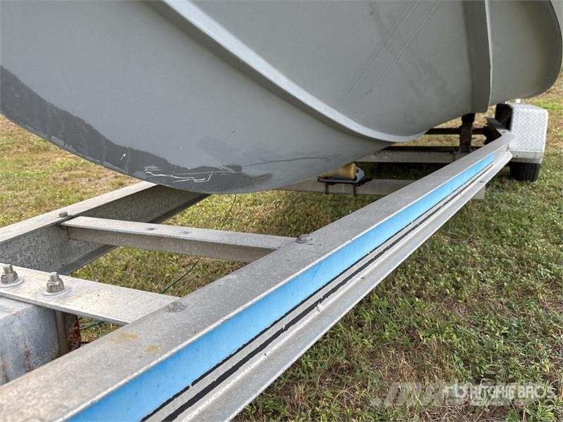 Mako 23 ft Center Console w/ Trailer Other components