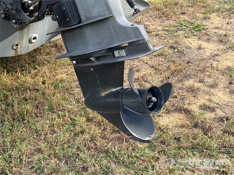 Mako 23 ft Center Console w/ Trailer Other components