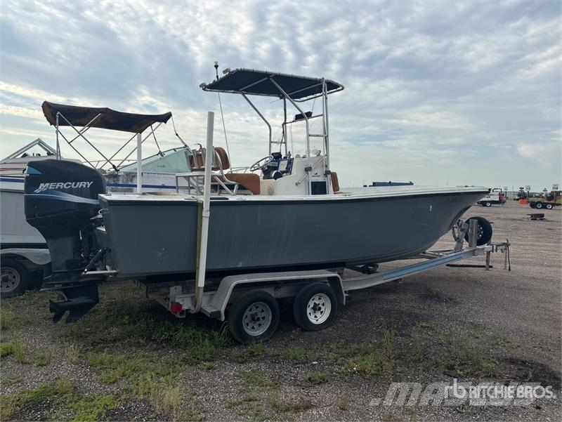 Mako 23 ft Center Console w/ Trailer Other components