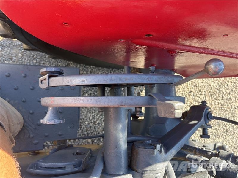Massey Ferguson 263 2WD Utility Tractor Kompaktní traktory
