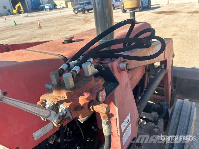 Massey Ferguson 271 2WD Utility Tractor Tractores compactos