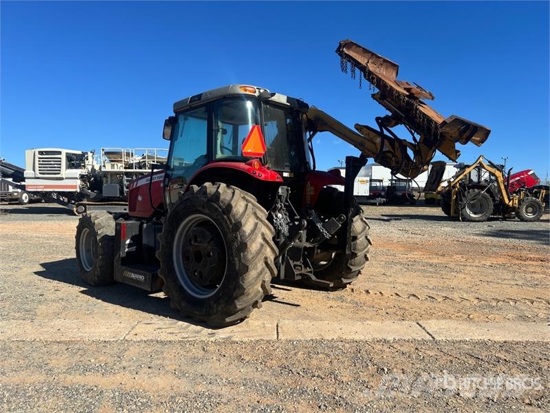 Massey Ferguson 5470 Dyna 4 4WD Tractor الجرارات