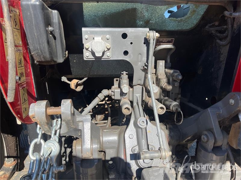 Massey Ferguson 5470 Dyna 4 4WD Tractor الجرارات