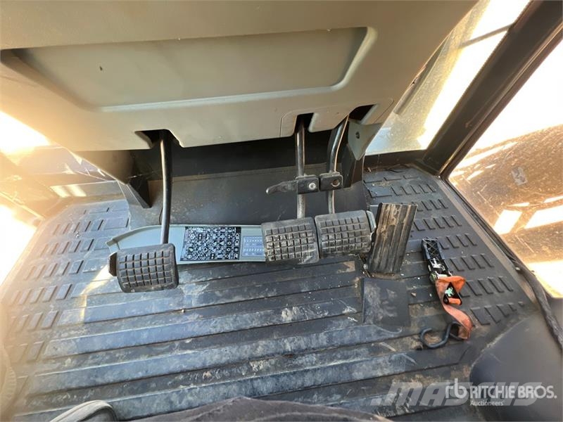 Massey Ferguson 5470 Dyna 4 4WD Tractor الجرارات