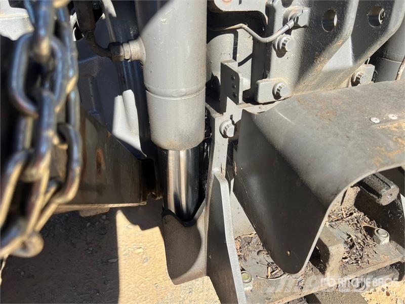 Massey Ferguson 5470 Dyna 4 4WD Tractor الجرارات