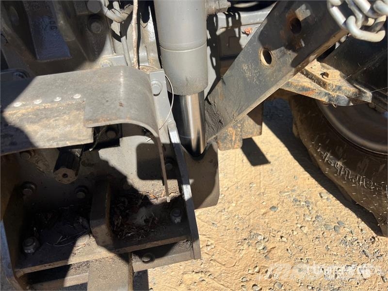 Massey Ferguson 5470 Dyna 4 4WD Tractor الجرارات