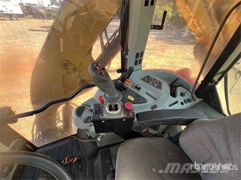 Massey Ferguson 5470 Dyna 4 4WD Tractor الجرارات