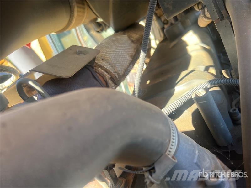Massey Ferguson 5470 Dyna 4 4WD Tractor الجرارات