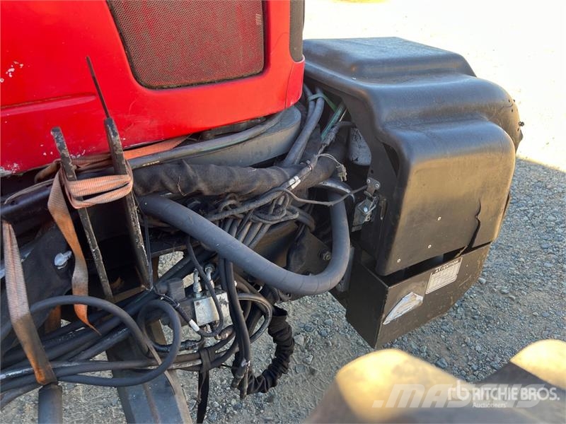 Massey Ferguson 5470 Dyna 4 4WD Tractor الجرارات