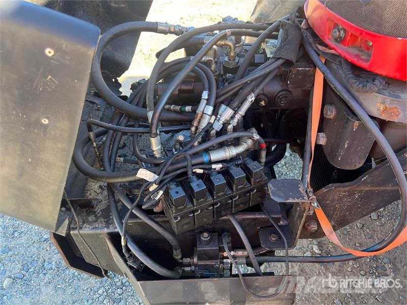 Massey Ferguson 5470 Dyna 4 4WD Tractor الجرارات