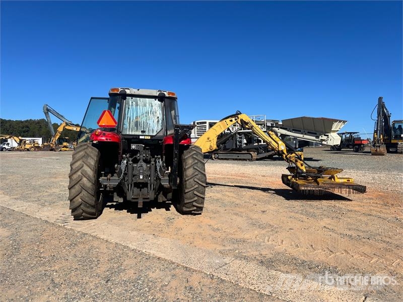 Massey Ferguson 5470 Dyna 4 4WD Tractor الجرارات