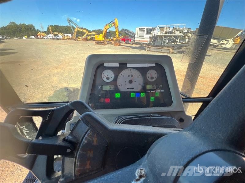Massey Ferguson 5470 Dyna 4 4WD Tractor الجرارات
