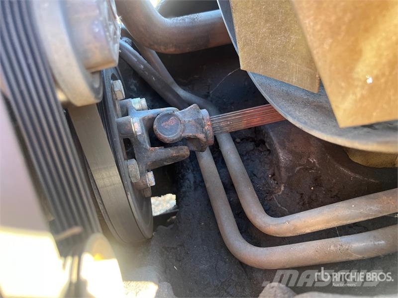 Massey Ferguson 5470 Dyna 4 4WD Tractor الجرارات