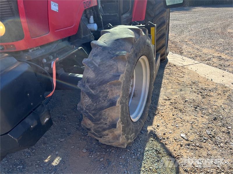 Massey Ferguson 5470 Dyna 4 4WD Tractor الجرارات