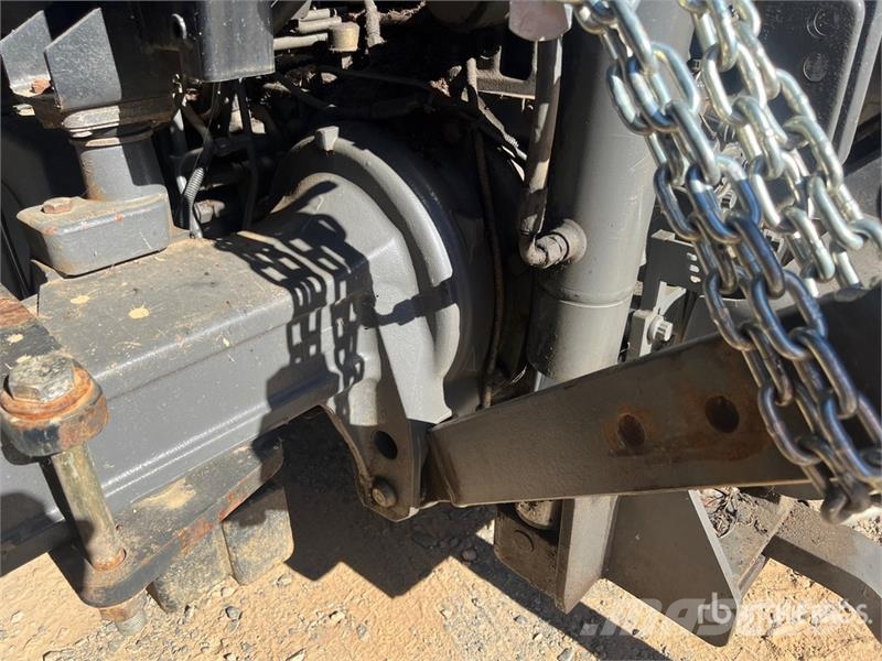 Massey Ferguson 5470 Dyna 4 4WD Tractor الجرارات