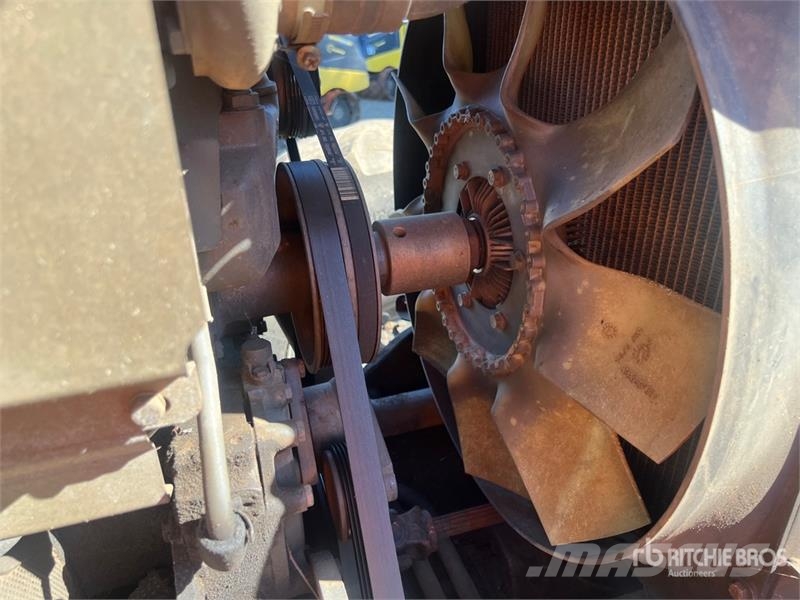 Massey Ferguson 5470 Dyna 4 4WD Tractor الجرارات