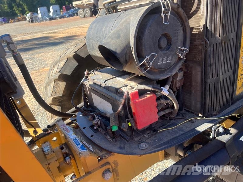Massey Ferguson 5710 4WD Tractor الجرارات