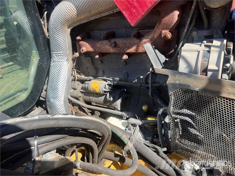 Massey Ferguson 5710 4WD Tractor الجرارات