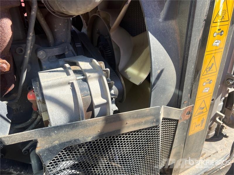 Massey Ferguson 5710 4WD Tractor الجرارات