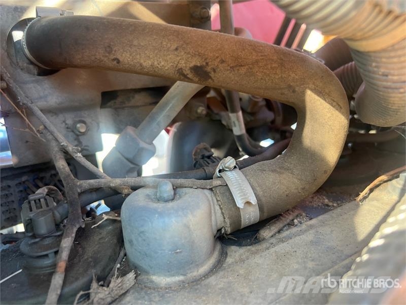 Massey Ferguson 5710 4WD Tractor الجرارات