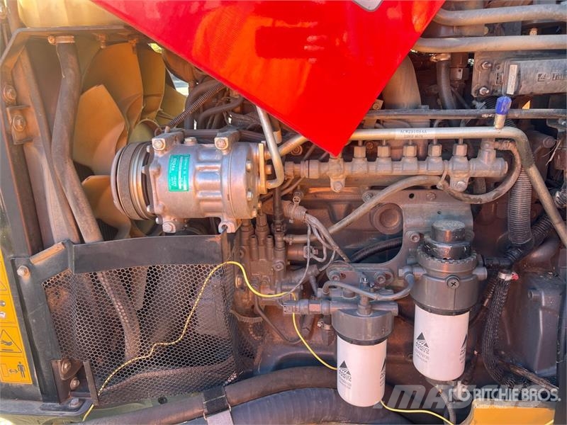 Massey Ferguson 5710 4WD Tractor الجرارات