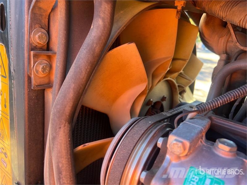 Massey Ferguson 5710 4WD Tractor الجرارات