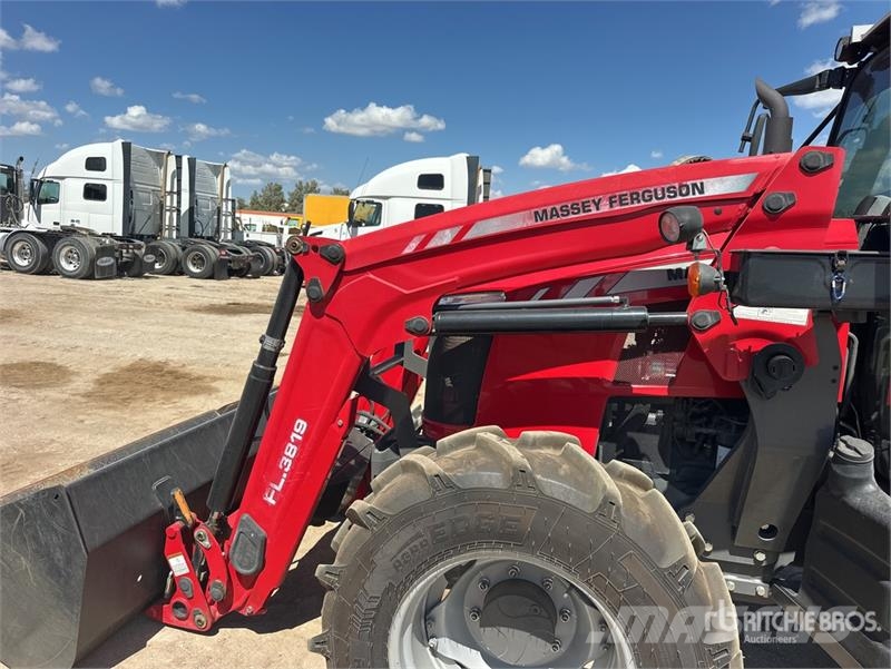 Massey Ferguson 5711 4WD Tractor Traktorok