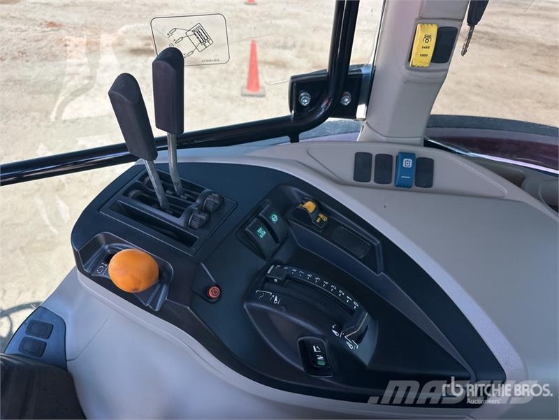 Massey Ferguson 5711 4WD Tractor Traktorok