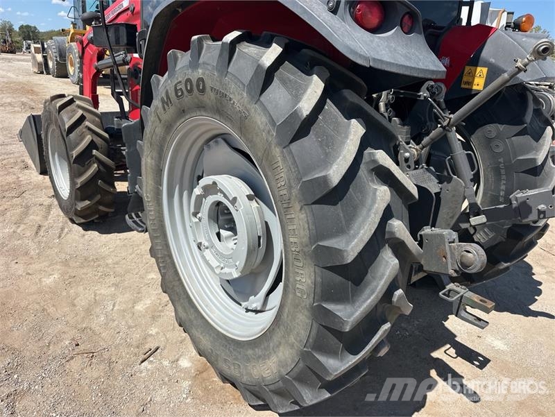 Massey Ferguson 5711 4WD Tractor Traktorok