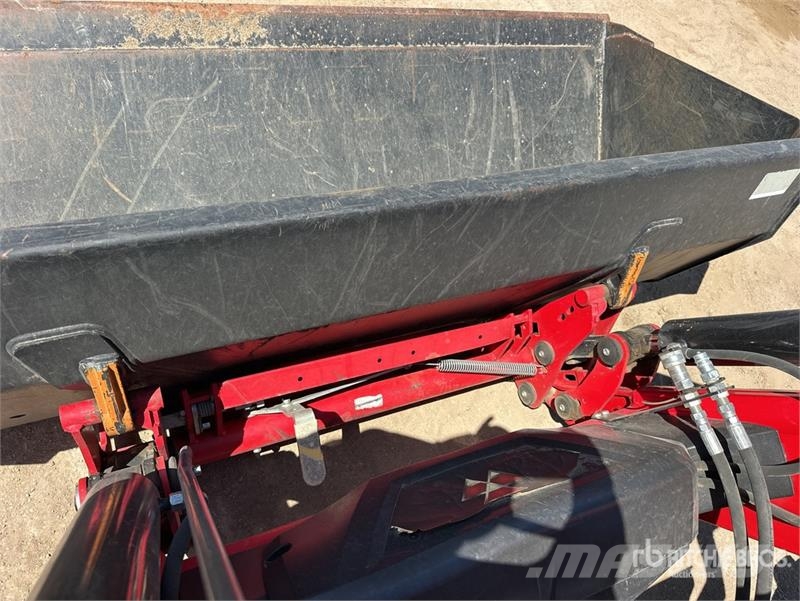 Massey Ferguson 5711 4WD Tractor Traktorok