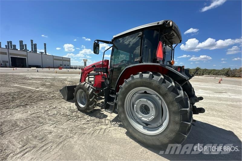 Massey Ferguson 5711 4WD Tractor Traktorok