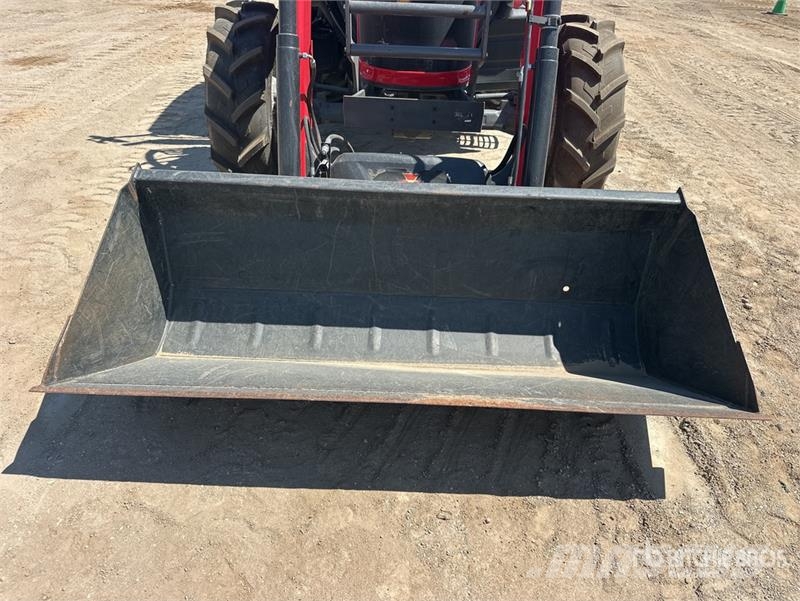 Massey Ferguson 5711 4WD Tractor Traktorok