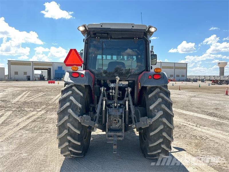 Massey Ferguson 5711 4WD Tractor Traktorok