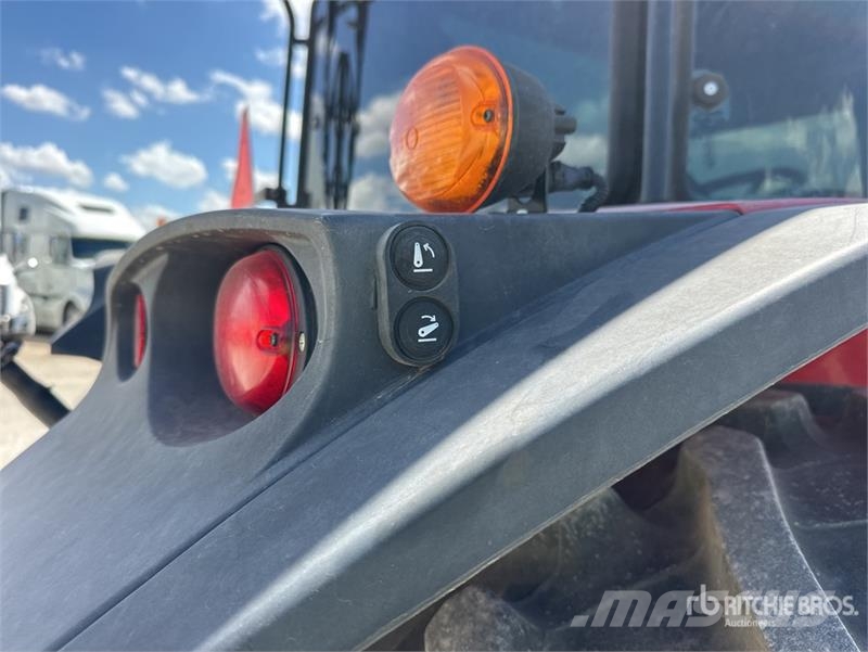 Massey Ferguson 5711 4WD Tractor Traktorok