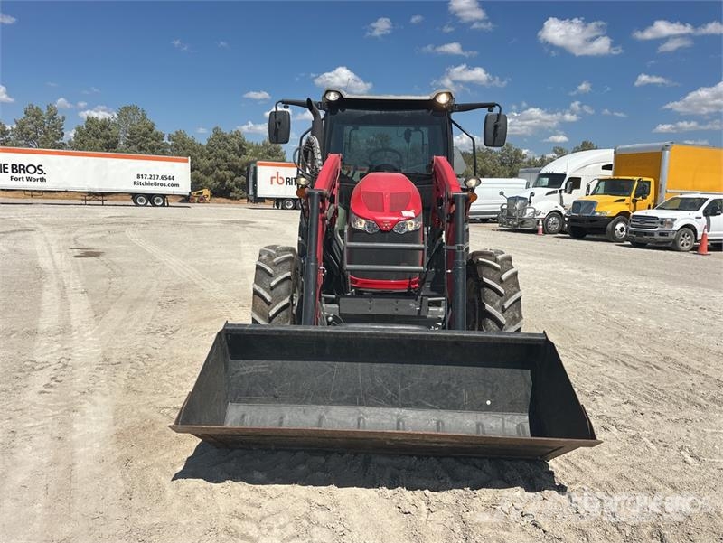 Massey Ferguson 5711 4WD Tractor Traktorok